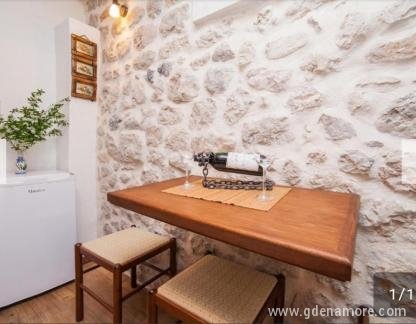 Apartmani Ana, , logement privé à Kotor, Monténégro - Naslovna
