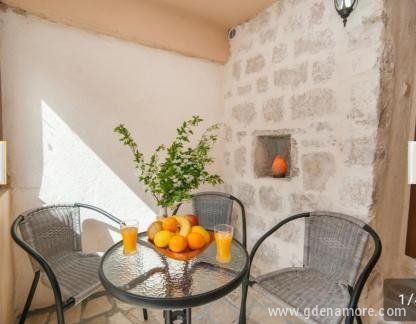 Apartmani Ana, logement privé à Kotor, Monténégro - Balkon